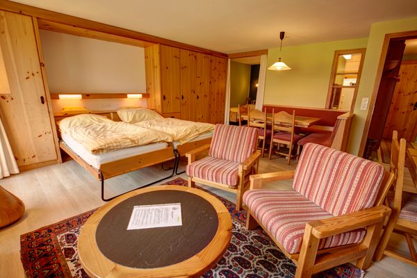 Chesa Munteratsch 2 1/2-Zimmerwohnung 202 Typ G Silvaplana - Wohnzimmer