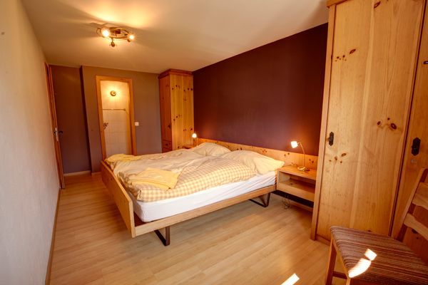 Chesa Munteratsch 2 1/2-Zimmerwohnung 202 Typ G Silvaplana - Schlafzimmer