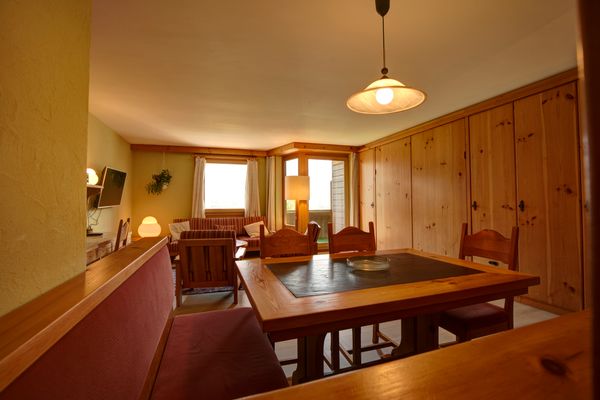 Chesa Munteratsch 2 1/2-Zimmerwohnung 202 Typ G Silvaplana - Wohnzimmer