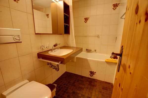 Chesa Munteratsch 2 1/2-Zimmerwohnung 202 Typ G Silvaplana - Badezimmer
