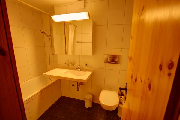 Chesa Munteratsch 3 1/2-Zimmerwohnung 508 Typ H Silvaplana - -img.tag.bathroom-