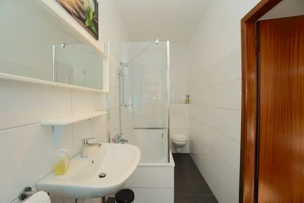 Badezimmer  Ferienwohnung für 4 Personen am Borbyer Ufer mit zwei Sonnenterrassen