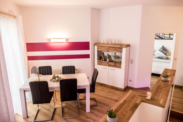 Ferienanlage Neuschwansteinblick Ferienwohnung 101 Ferienwohnungen in Füssen - Küche, Essbereich, Wohnzimmer
