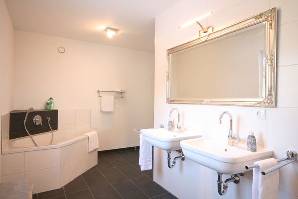  Ferienhaus Luca Ferienwohnungen in Hopfen am See - Badezimmer
