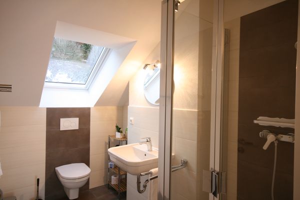 Ferienhaus Luca Ferienwohnungen in Hopfen am See - Badezimmer