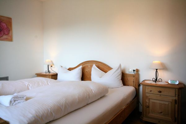  Ferienwohnung Seerose Ferienwohnungen in Hopfen am See - Schlafzimmer