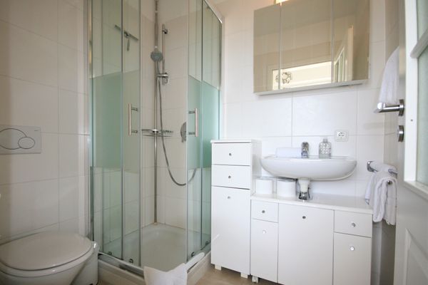  Ferienwohnung Seerose Ferienwohnungen in Hopfen am See - Badezimmer