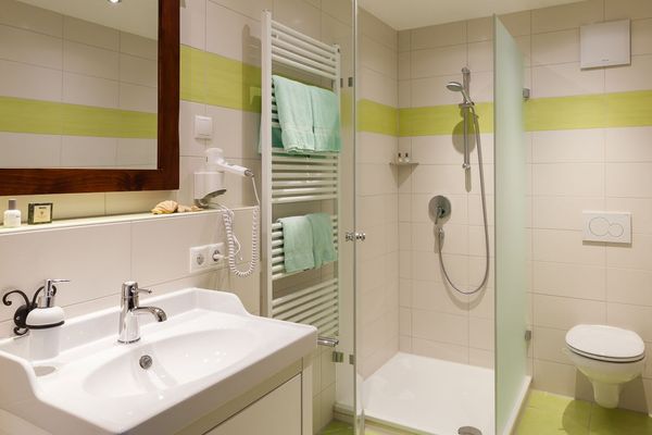 Vitusfort Doppelzimmer Cliff of Moher Ferienwohnungen in Hopfen am See - Badezimmer