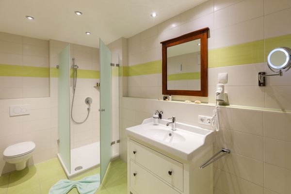 Vitusfort Appartement "Irish Whisky Suite" Ferienwohnungen in Hopfen am See - Badezimmer