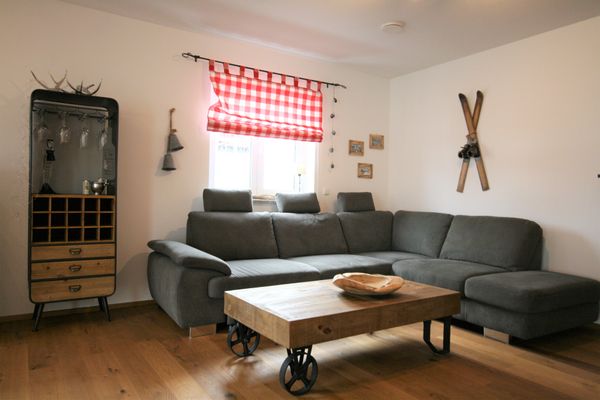  Ferienwohnung Allgäustüble am See Ferienwohnungen in Schwangau - Wohnzimmer