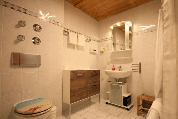  Ferienwohnung Forggenseeblick Ferienwohnungen in Schwangau - Badezimmer