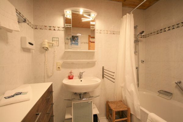  Ferienwohnung Forggenseeblick Ferienwohnungen in Schwangau - Badezimmer