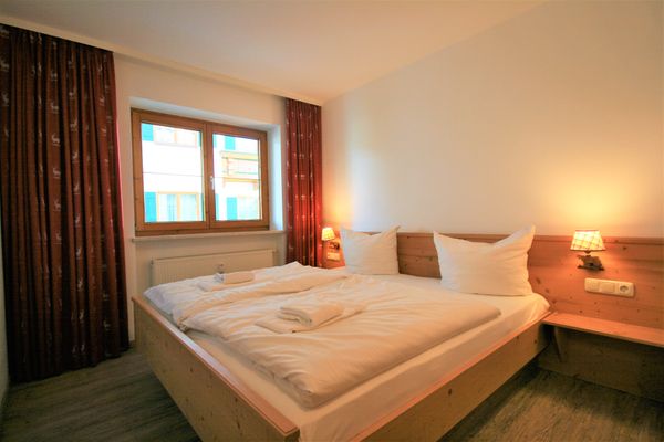  Ferienwohnung Vera Ferienwohnungen in Schwangau - Schlafzimmer