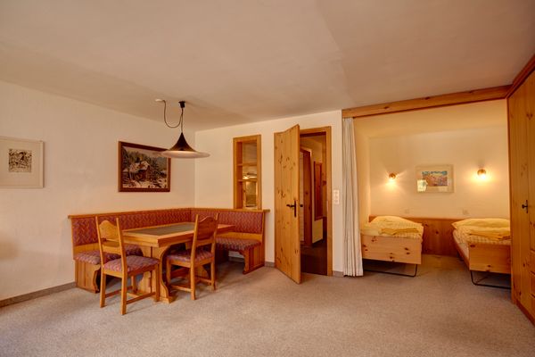 Chesa Munteratsch 1 1/2 Zimmewohnung 104 Typ D Silvaplana - Living room