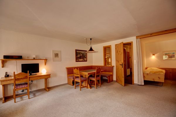 Chesa Munteratsch 1 1/2 Zimmewohnung 104 Typ D Silvaplana - Living room