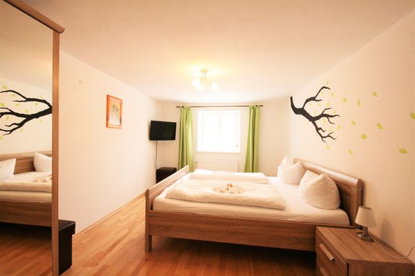 Alte Jagdschloss Ferienwohnung Alpenrose Ferienwohnungen in Pfronten - Schlafzimmer
