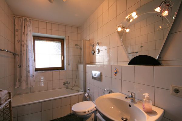 Ferienwohnung Bärbel Ferienwohnungen in Rieden am Forggensee - Badezimmer