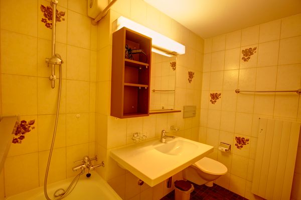 Chesa Munteratsch 1-Zimmerwohnung 103 Typ BB Silvaplana - -img.tag.bathroom-