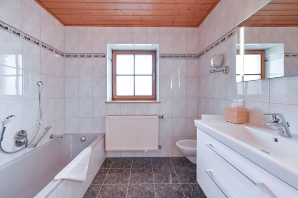  Ferienwohnung Am Biberbach Ferienwohnungen in Roßhaupten - Badezimmer