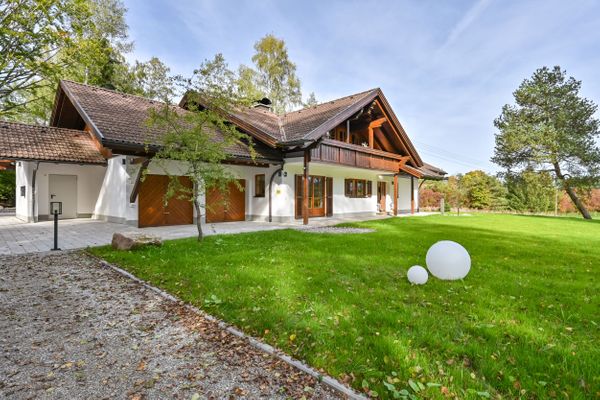  Ferienwohnung Am Biberbach Ferienwohnungen in Roßhaupten - Fassade / Eingang