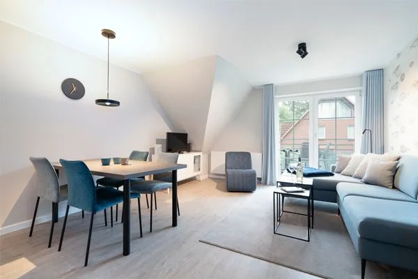 Wohnzimmer, Sofa und Sessel mit Couchtisch und gemütlicher Sitzecke Gorch-Fock-Park Ferienwohnung "App. 31 Hygge"