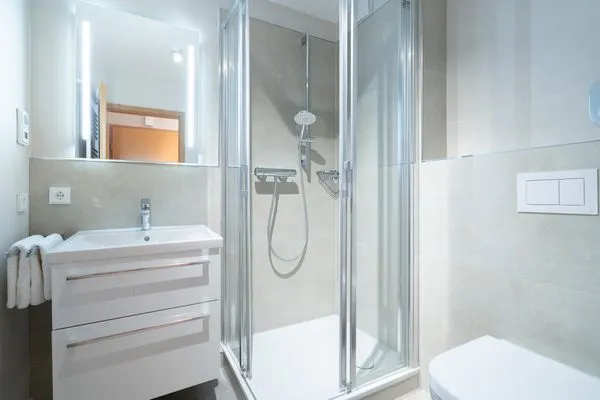 Badezimmer mit Dusche Gorch-Fock-Park Ferienwohnung "App. 31 Hygge"