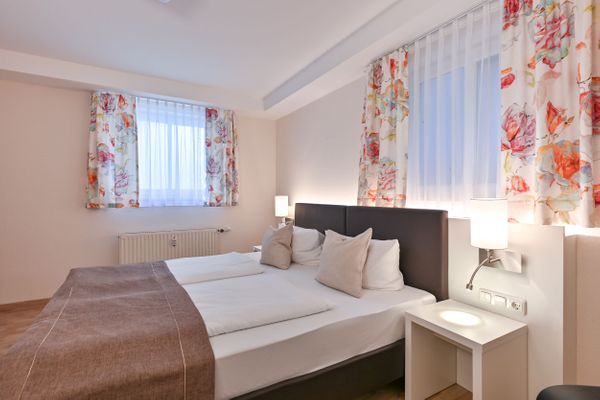 Ferienanlage Neuschwansteinblick Ferienwohnung 121 Ferienwohnungen in Füssen - Schlafzimmer