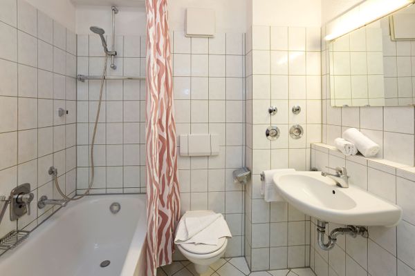 Ferienanlage Neuschwansteinblick Ferienwohnung 106 Ferienwohnungen in Füssen - Badezimmer