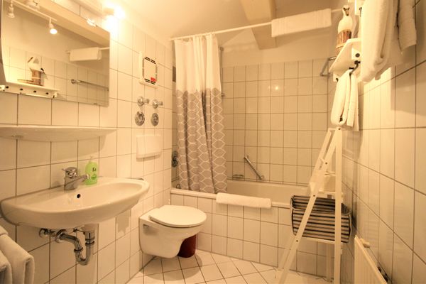 Ferienanlage Neuschwansteinblick Ferienwohnung 108 Ferienwohnungen in Füssen - Badezimmer