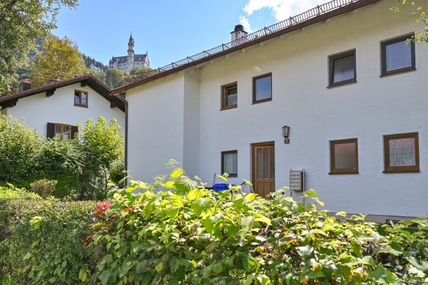  Ferienwohnung im Königswinkel Ferienwohnungen in Hohenschwangau - Fassade / Eingang