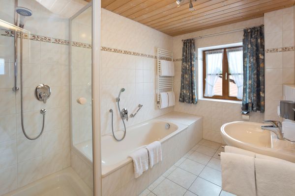 BIO-Bauernhof Salenberghof Ferienwohnung Bergsee Ferienwohnungen in Rieden am Forggensee - Badezimmer