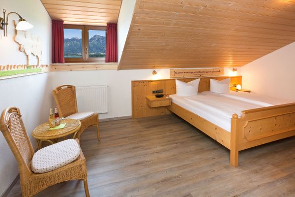 BIO-Bauernhof Salenberghof Ferienwohnung Bergsee Ferienwohnungen in Rieden am Forggensee - Schlafzimmer