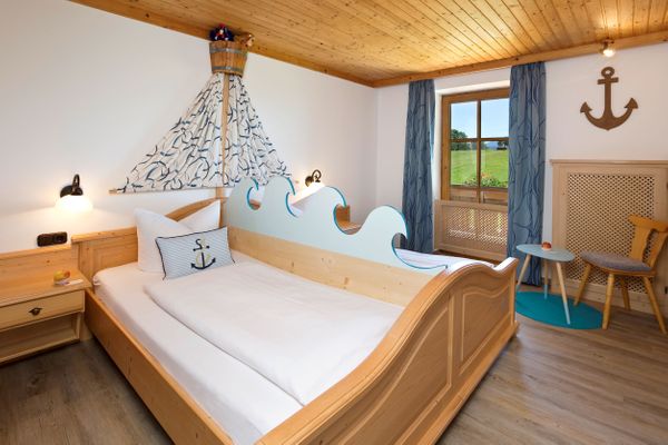 BIO-Bauernhof Salenberghof Ferienwohnung Panorama Ferienwohnungen in Rieden am Forggensee - Schlafzimmer