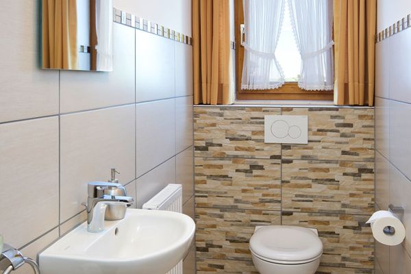BIO-Bauernhof Salenberghof Ferienwohnung Panorama Ferienwohnungen in Rieden am Forggensee - Badezimmer
