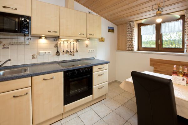 BIO-Bauernhof Salenberghof Ferienwohnung Traumblick Ferienwohnungen in Rieden am Forggensee - Küche / Küchenzeile