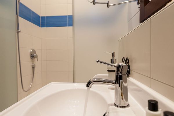 Vitusfort Doppelzimmer Edinburgh Ferienwohnungen in Hopfen am See - Badezimmer