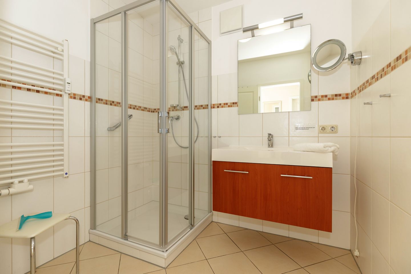 Urlaubsräume am Meer Urlaubsräume am Meer 3-13 Kühlungsborn - Badezimmer mit Dusche