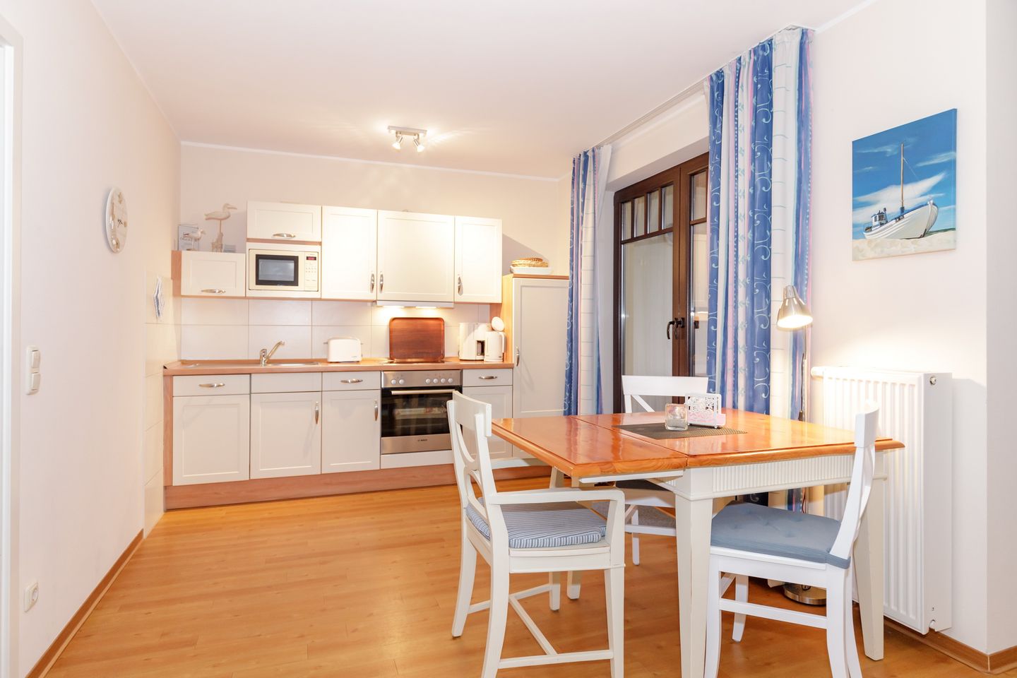 Urlaubsräume am Meer Urlaubsräume am Meer 3-13 Kühlungsborn - Küche mit Essbereich