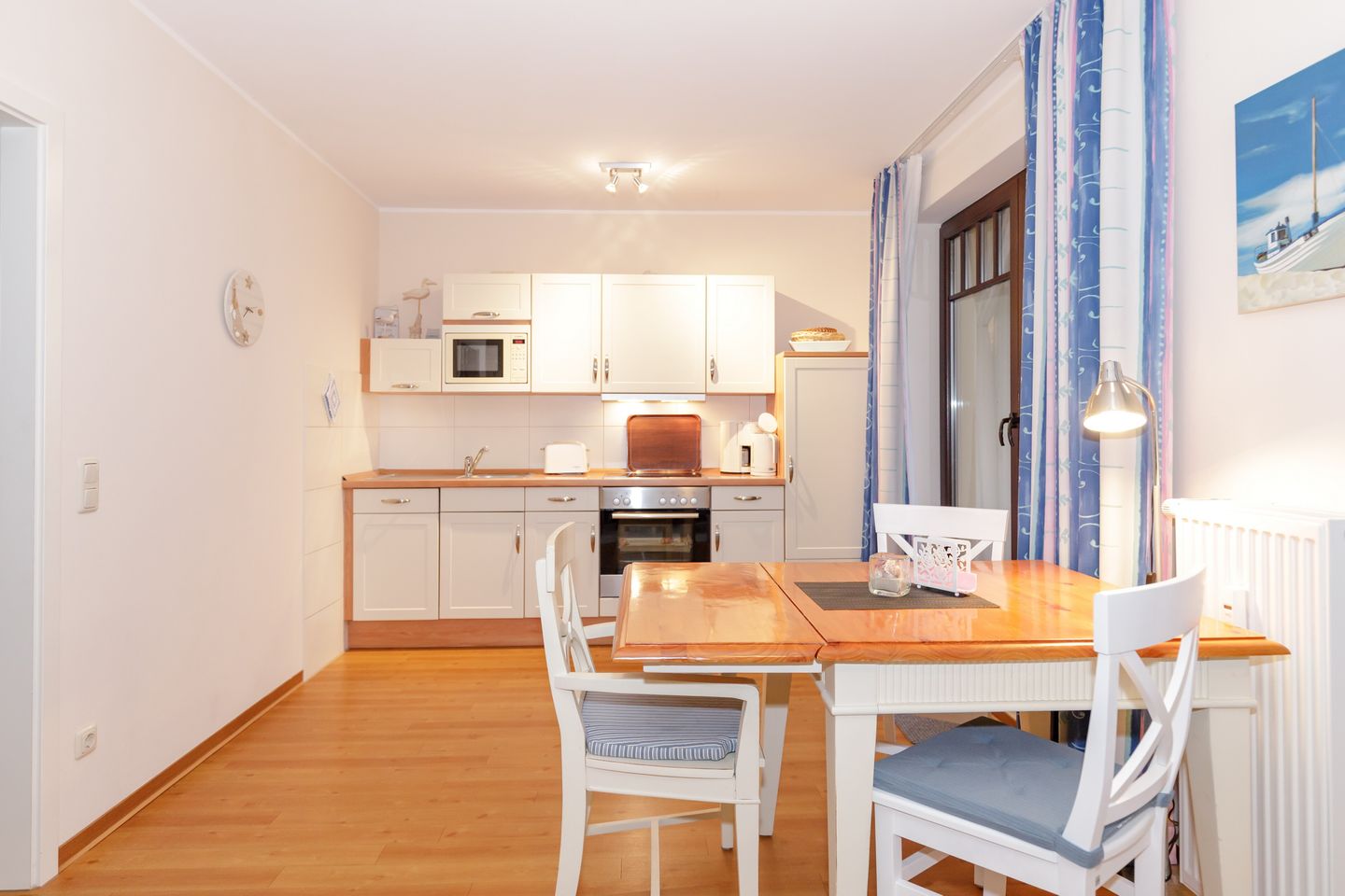 Urlaubsräume am Meer Urlaubsräume am Meer 3-13 Kühlungsborn - Küche mit Essbereich