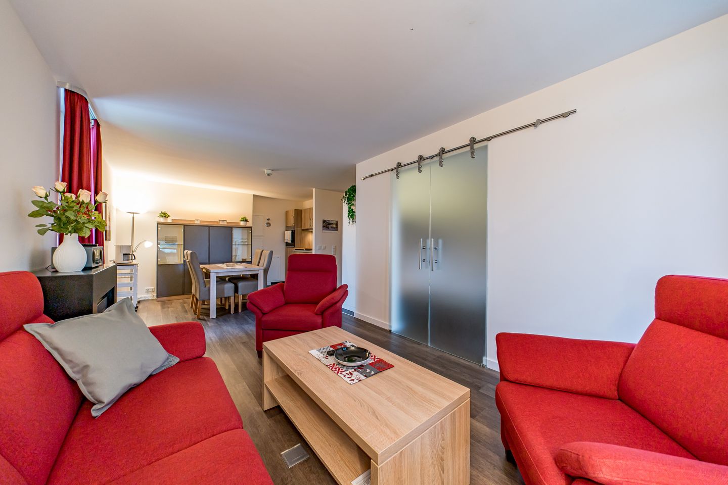 Resort Deichgraf Resort Deichgraf 27-05 Wremen - Wohn-/Essbereich mit Esstisch