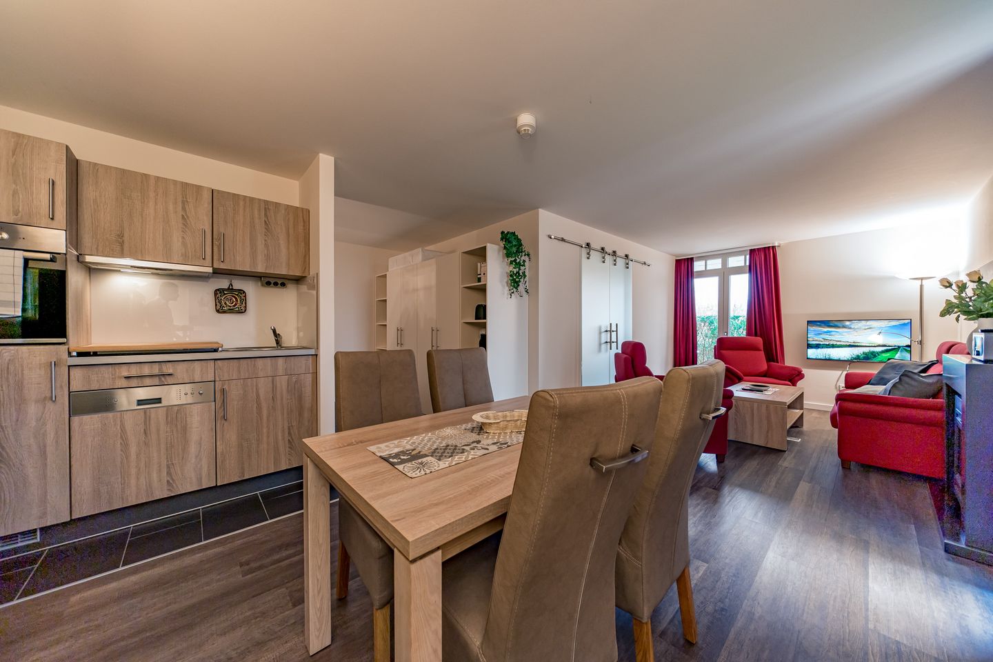 Resort Deichgraf Resort Deichgraf 27-05 Wremen - Wohn-/Essbereich mit Küchenzeile