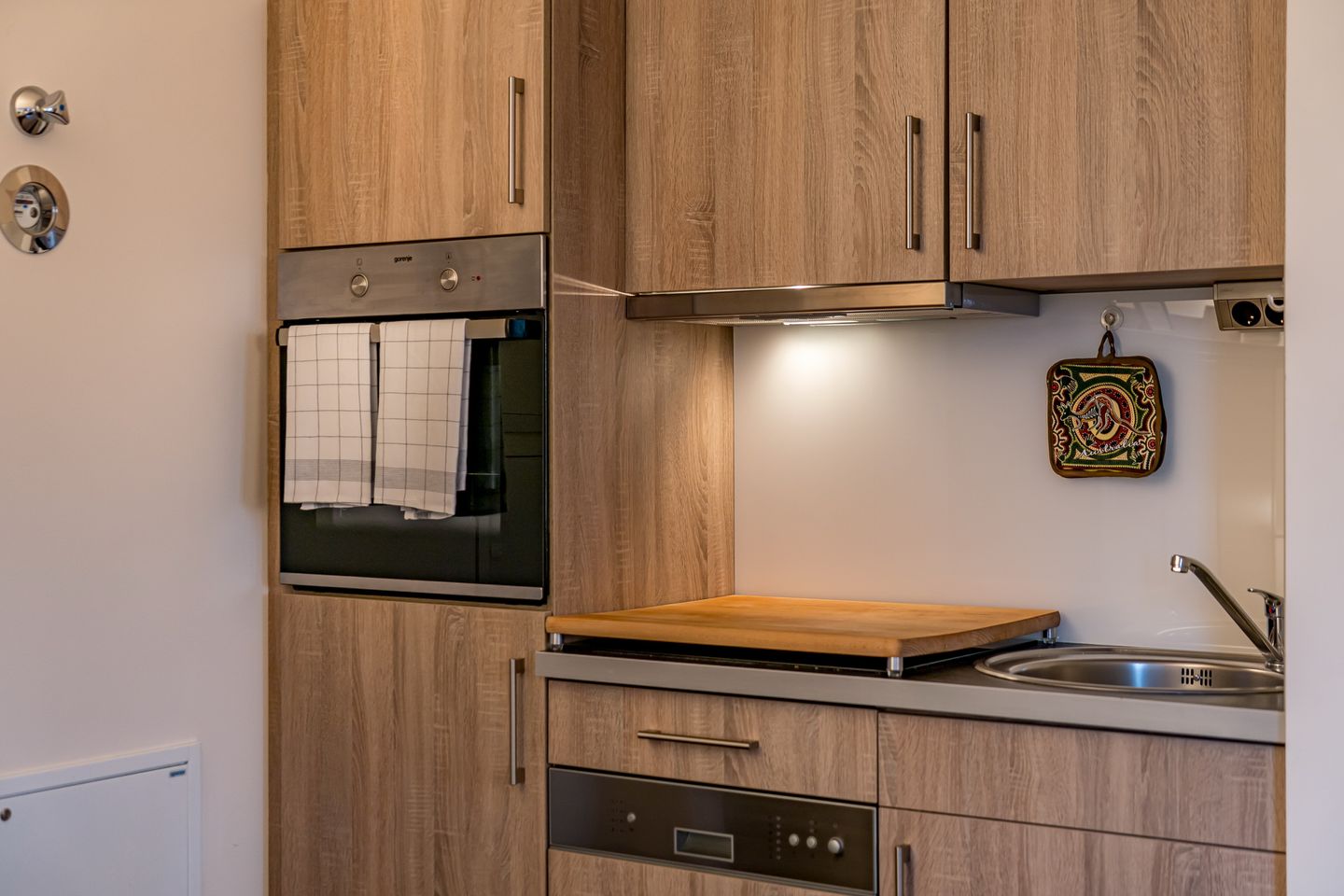 Resort Deichgraf Resort Deichgraf 27-05 Wremen - Küchenzeile mit Backofen