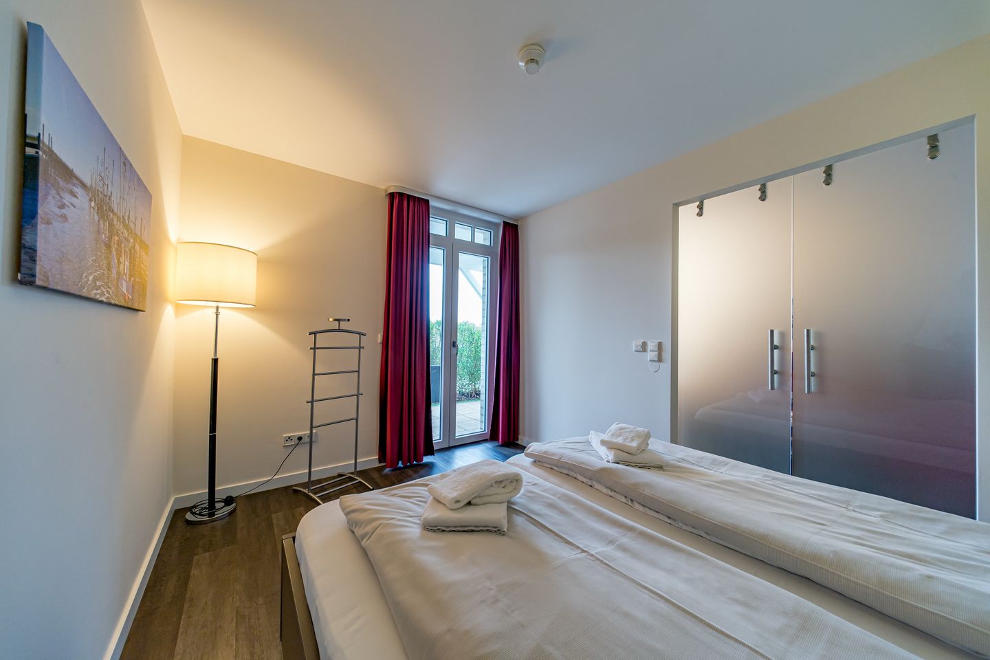 Resort Deichgraf Resort Deichgraf 27-05 Wremen - Schlafzimmer mit Doppelbett