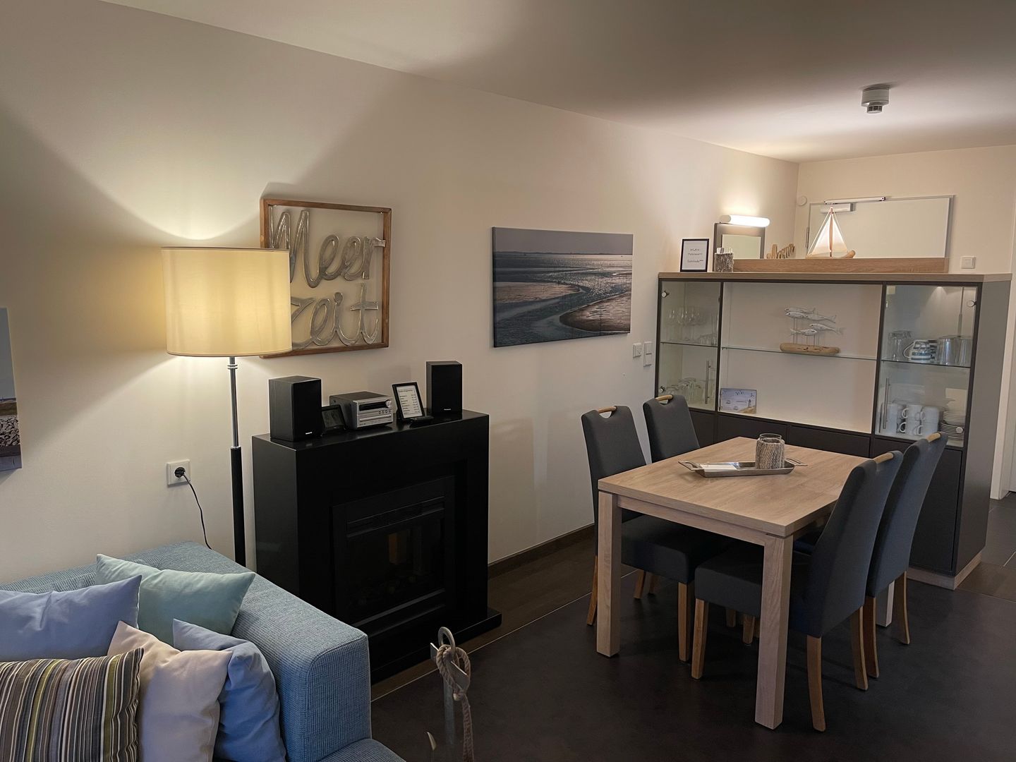 Resort Deichgraf Resort Deichgraf 27-12 Wremen - Wohn-/Essbereich mit Esstisch