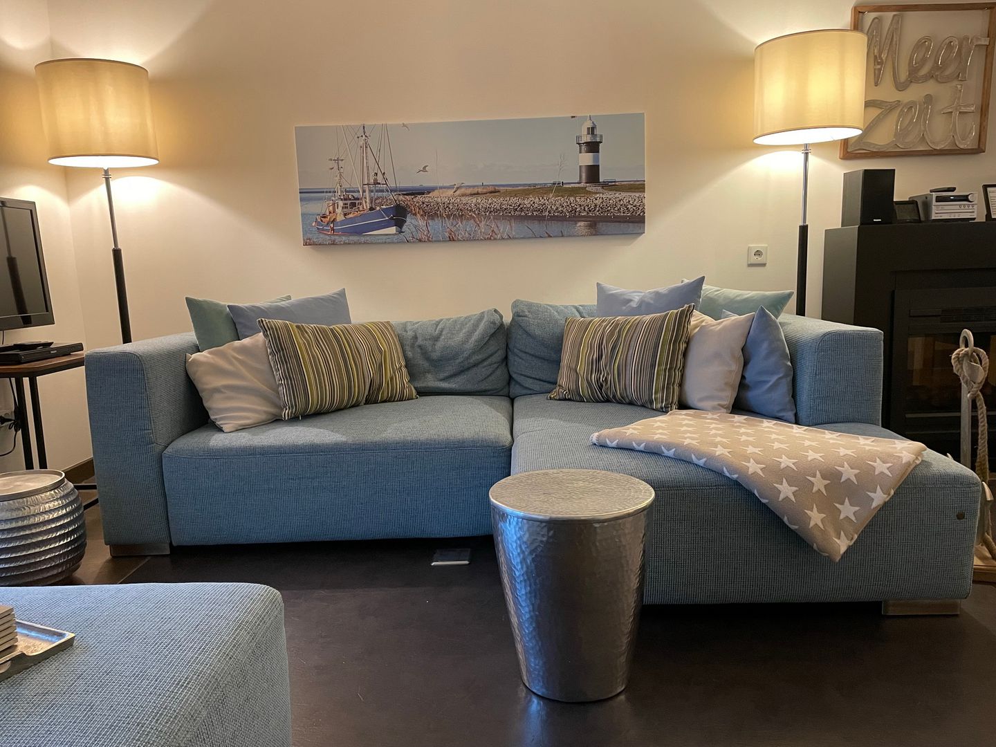 Resort Deichgraf Resort Deichgraf 27-12 Wremen - Wohnbereich mit Sitzgelegenheit