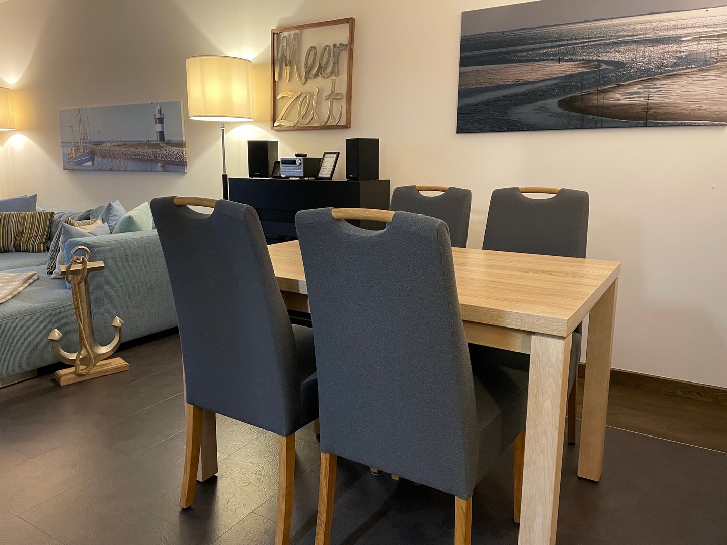Resort Deichgraf Resort Deichgraf 27-12 Wremen - Wohn-/Essbereich mit Esstisch