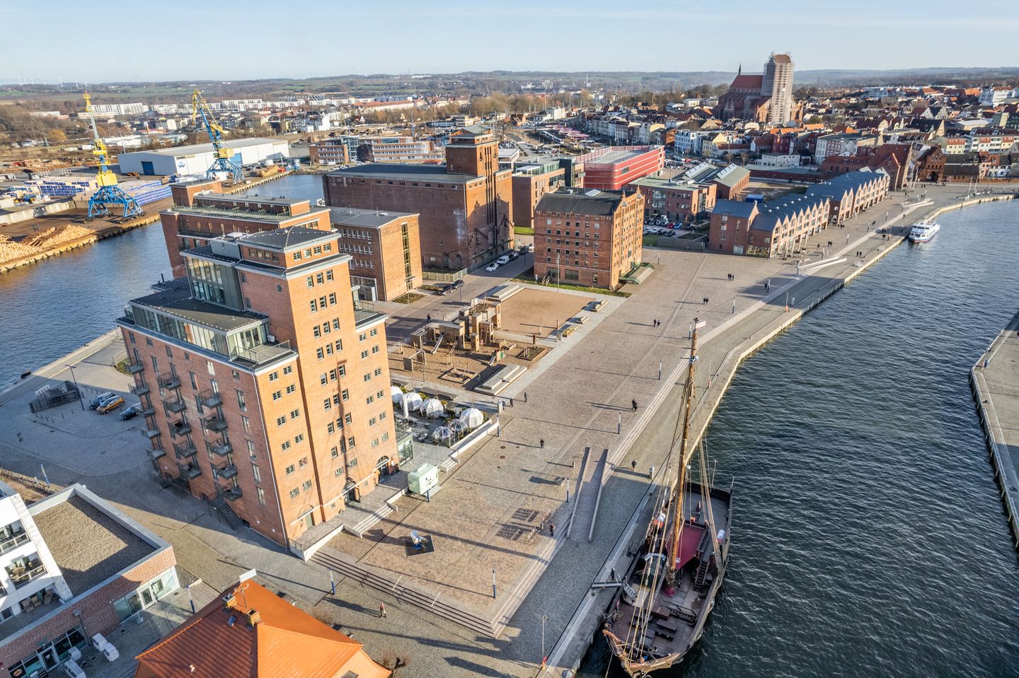  Ohlerich Speicher Wismar - Ohlerich Speicher mit Blick Richtung Stadt