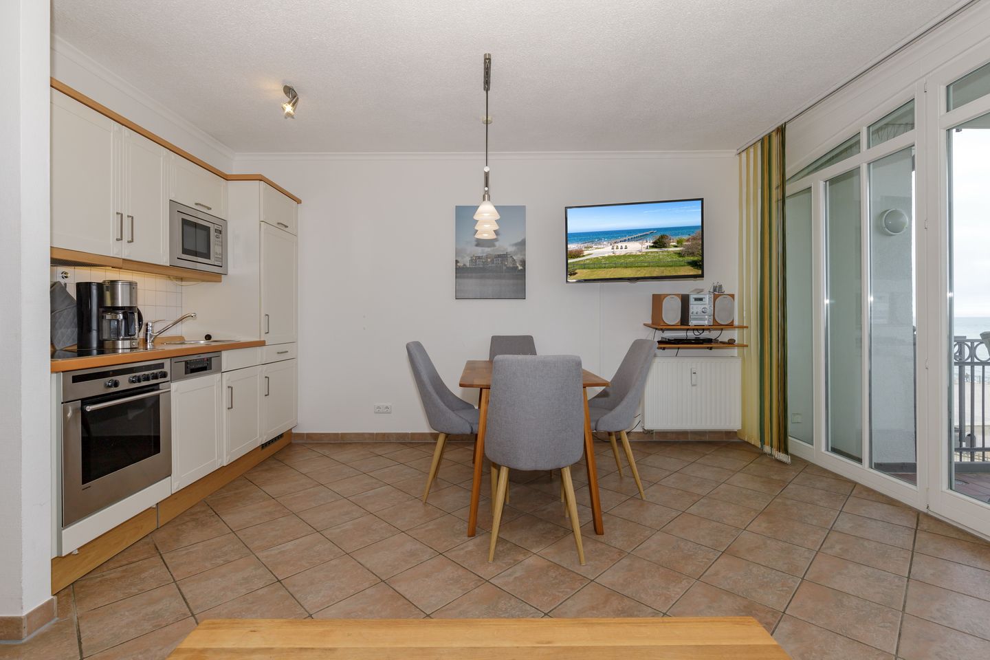 Apartmenthaus Atlantik Apartmenthaus Atlantik 211 Kühlungsborn - Wohn-/Essbereich mit Küchenzeile