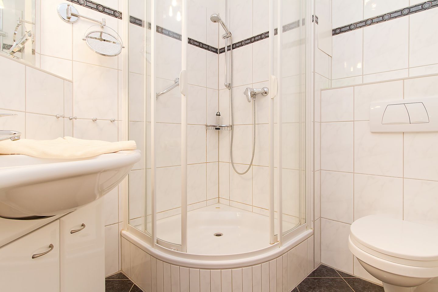 Apartmenthaus Atlantik Apartmenthaus Atlantik 211 Kühlungsborn - Badezimmer mit Dusche