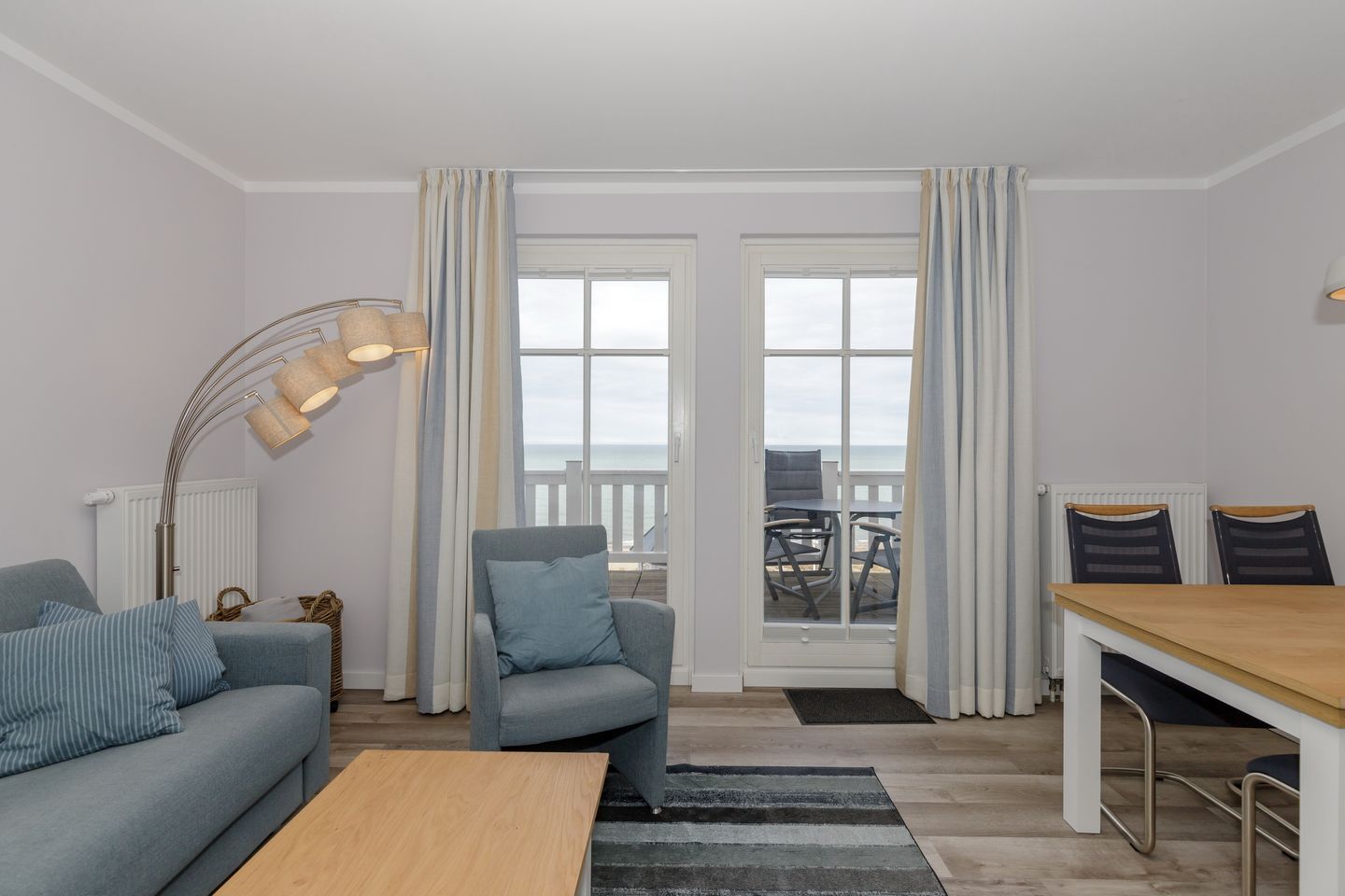 Meeresblick Meeresblick 324 Kühlungsborn - Wohn-Essbereich mit Couch